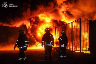 Fire in Odesa caused by Russia was extinguished by 80 rescuers at night