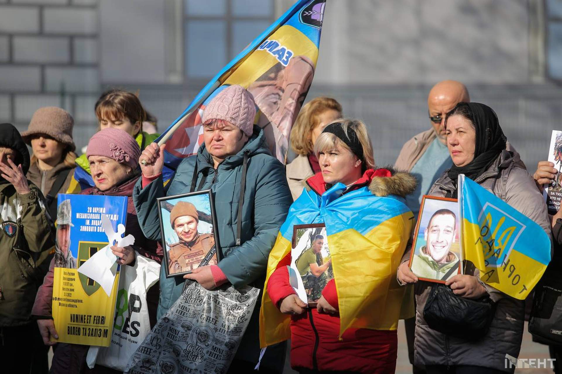 У другу річницю вторгнення одесити вийшли на 26 щосуботню акцію перед мерією