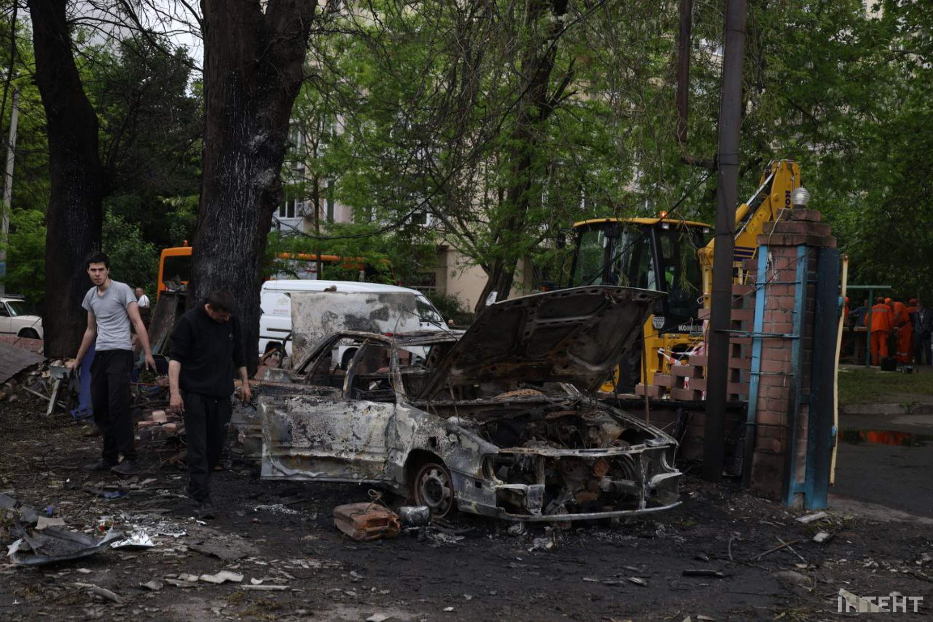 Внаслідок російської атаки в Одесі вночі згоріли 20 авто