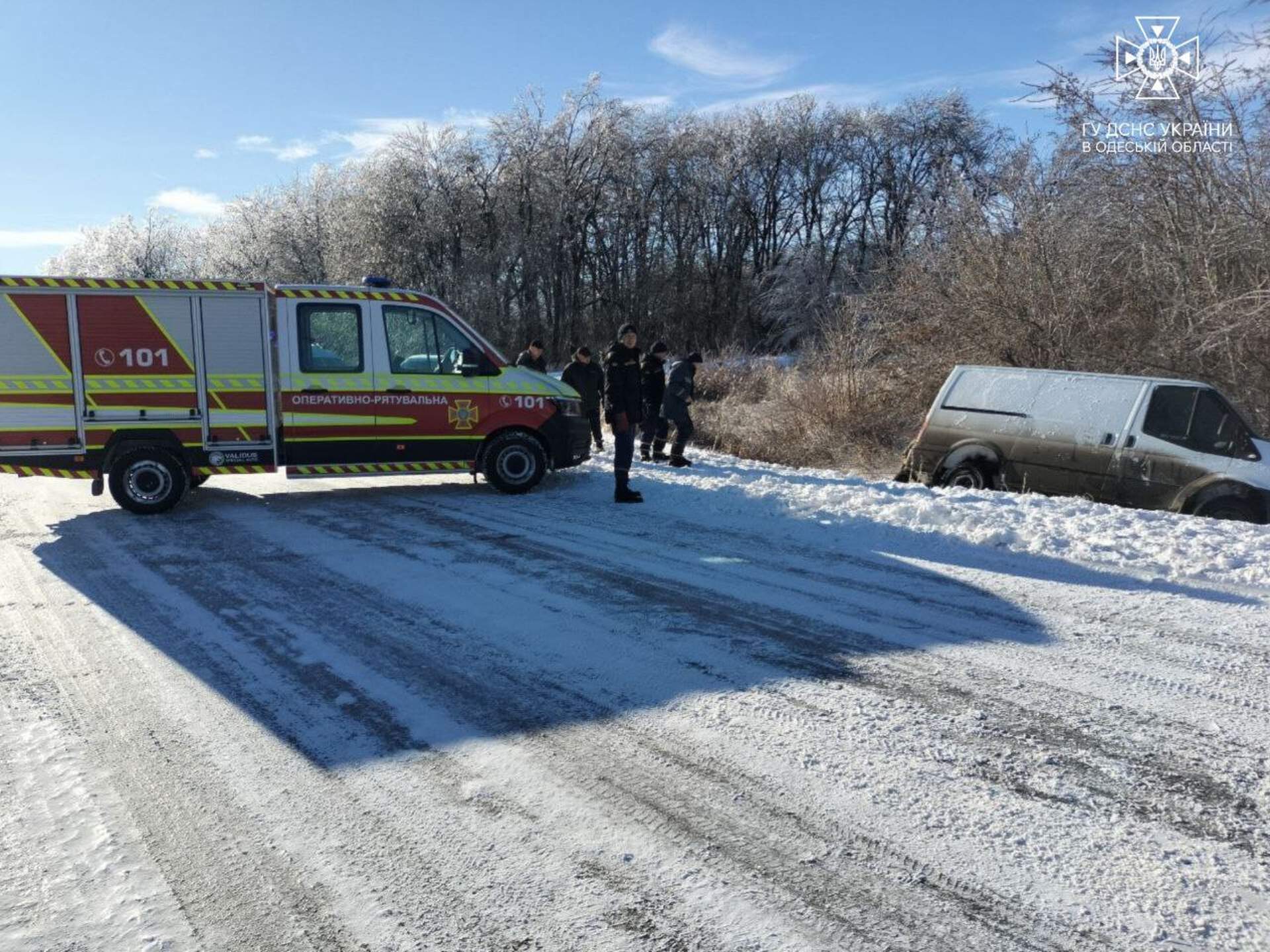 Одеські рятувальники звільнили зі снігового полону 14 автомобілів