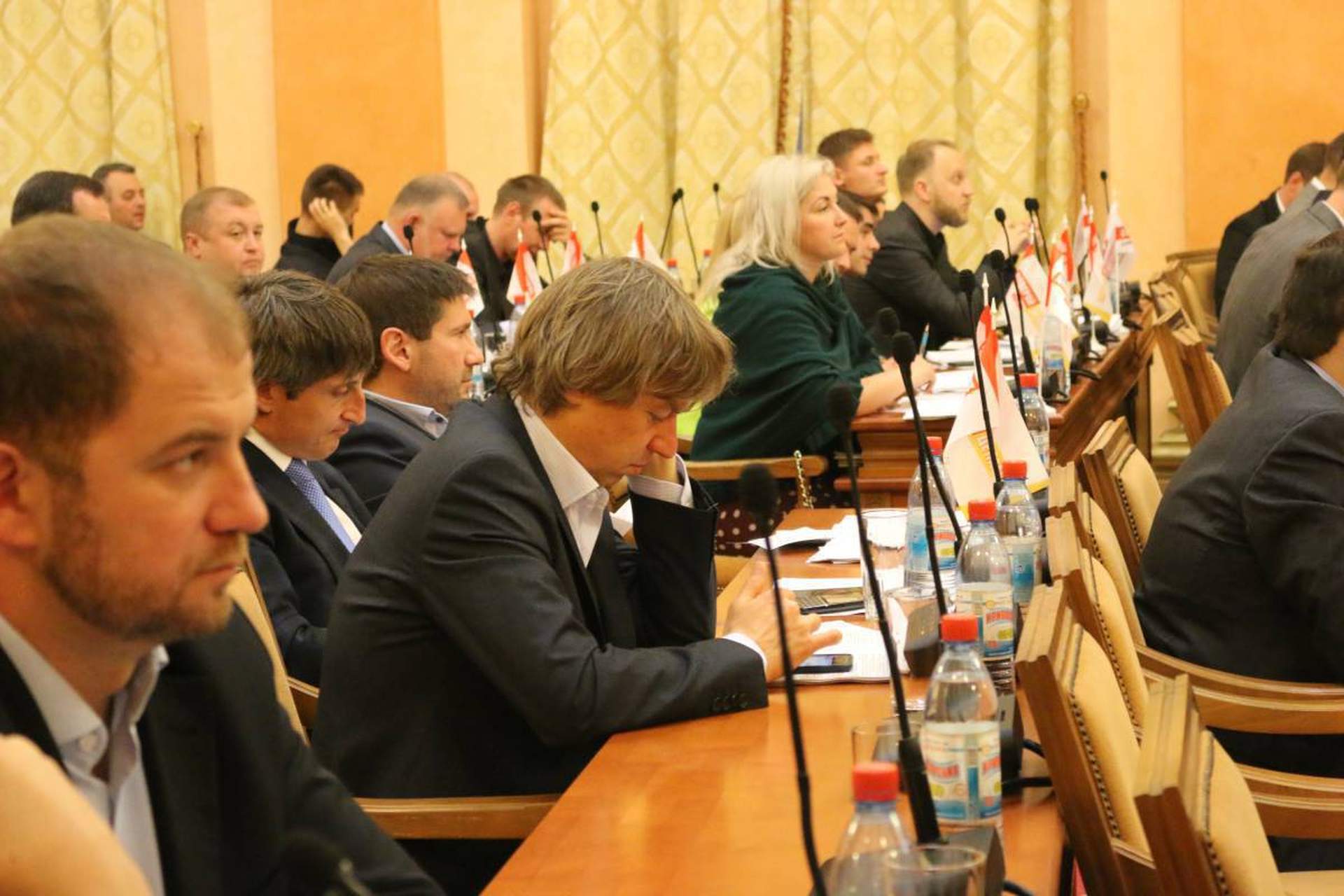 Сессия Одесского горсовета: "майдан" и переполненный зал