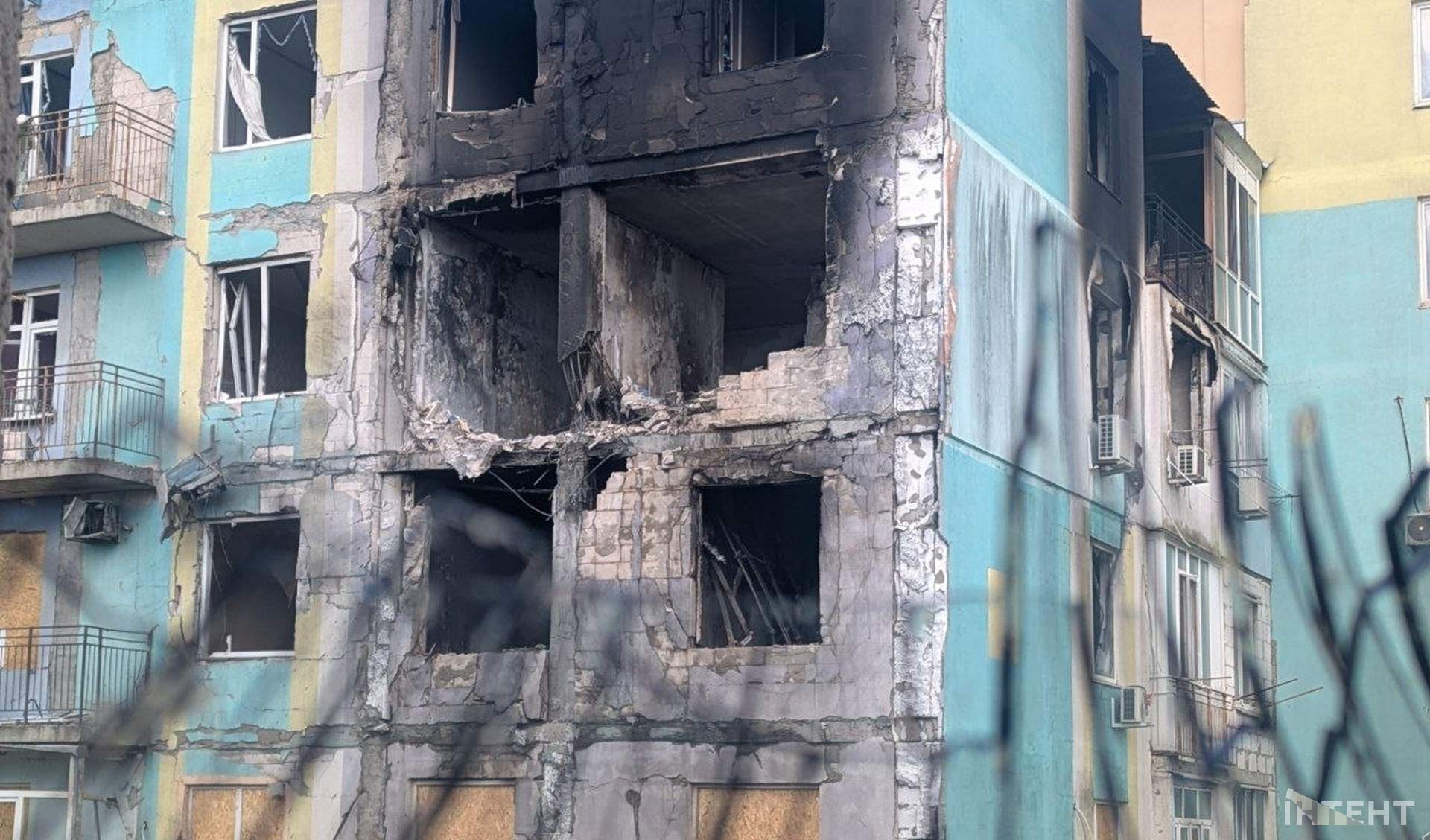 Ударні дрони ворога поцілили у багатоповерхівки в Одесі та порт в Ізмаїлі