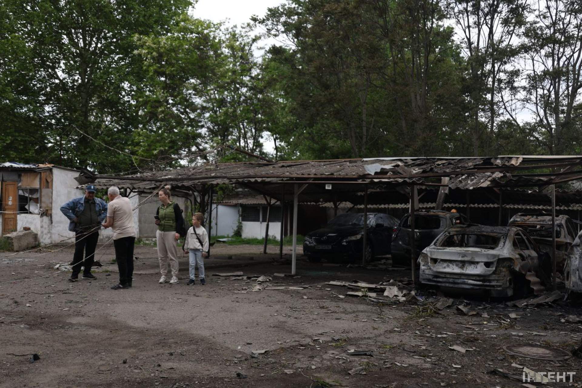 Внаслідок російської атаки в Одесі вночі згоріли 20 авто