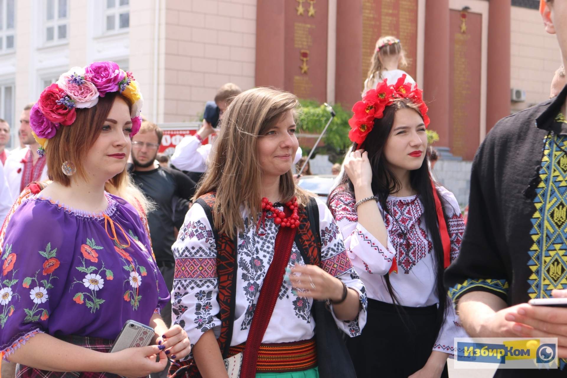 В Одессе состоялся юбилейный десятый МегаМарш в вышиванках