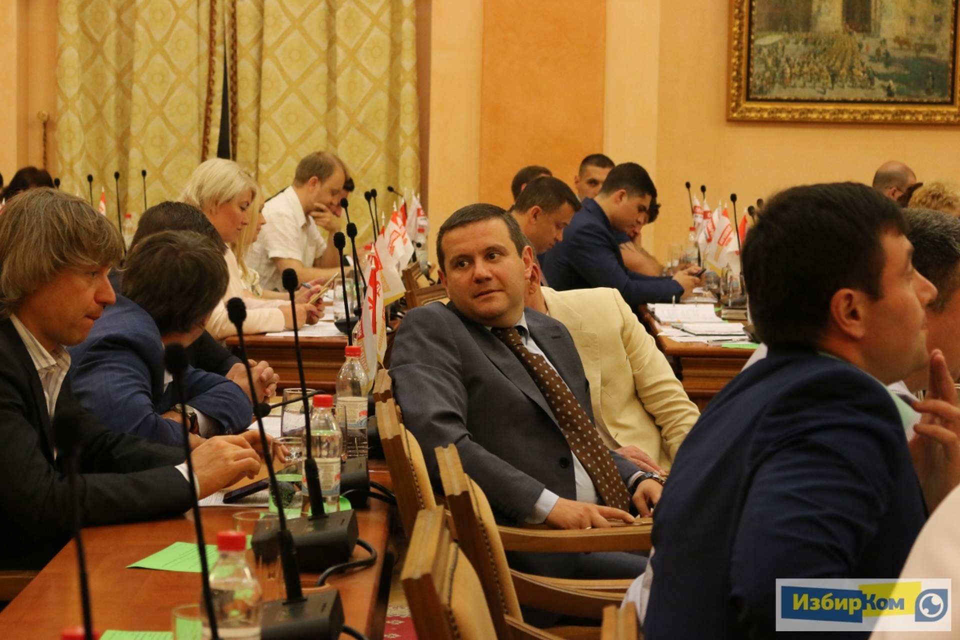 Сессия Одесского городского совета: недопуск журналистов и покупка дубинок муниципальной охране