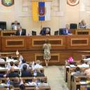 Сессия областного совета: шины, камуфляж и фото на память