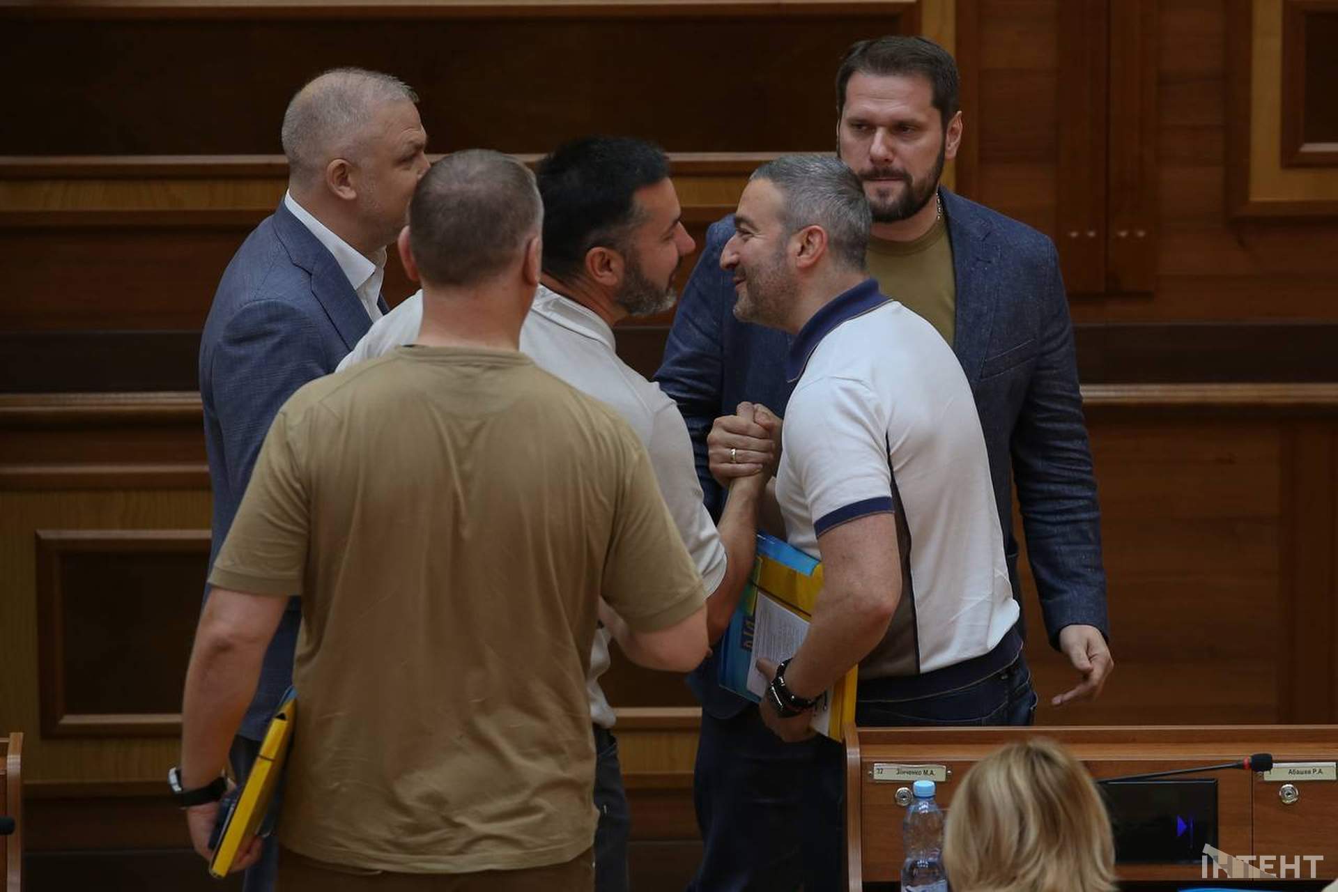 Бронювання охоронців замість медиків та підвищення зарплат: сесія Одеської облради у світлинах Інтента