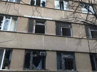 Окупанти обстріляли Херсон: 700 вибитих вікон, поранені діти та Новий рік без світла