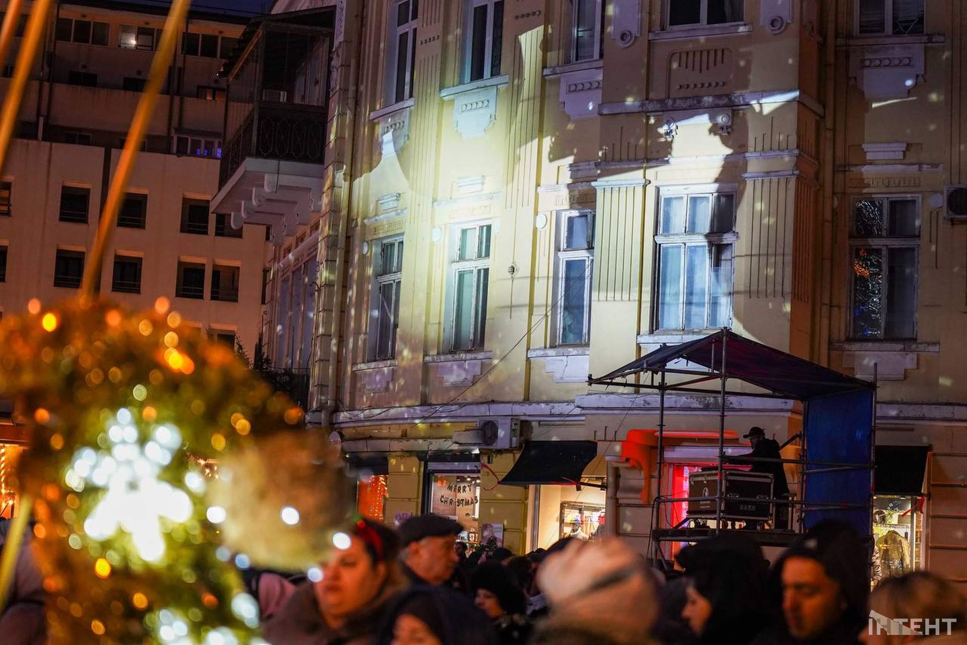 В Одесі запалили головну новорічну ялинку міста