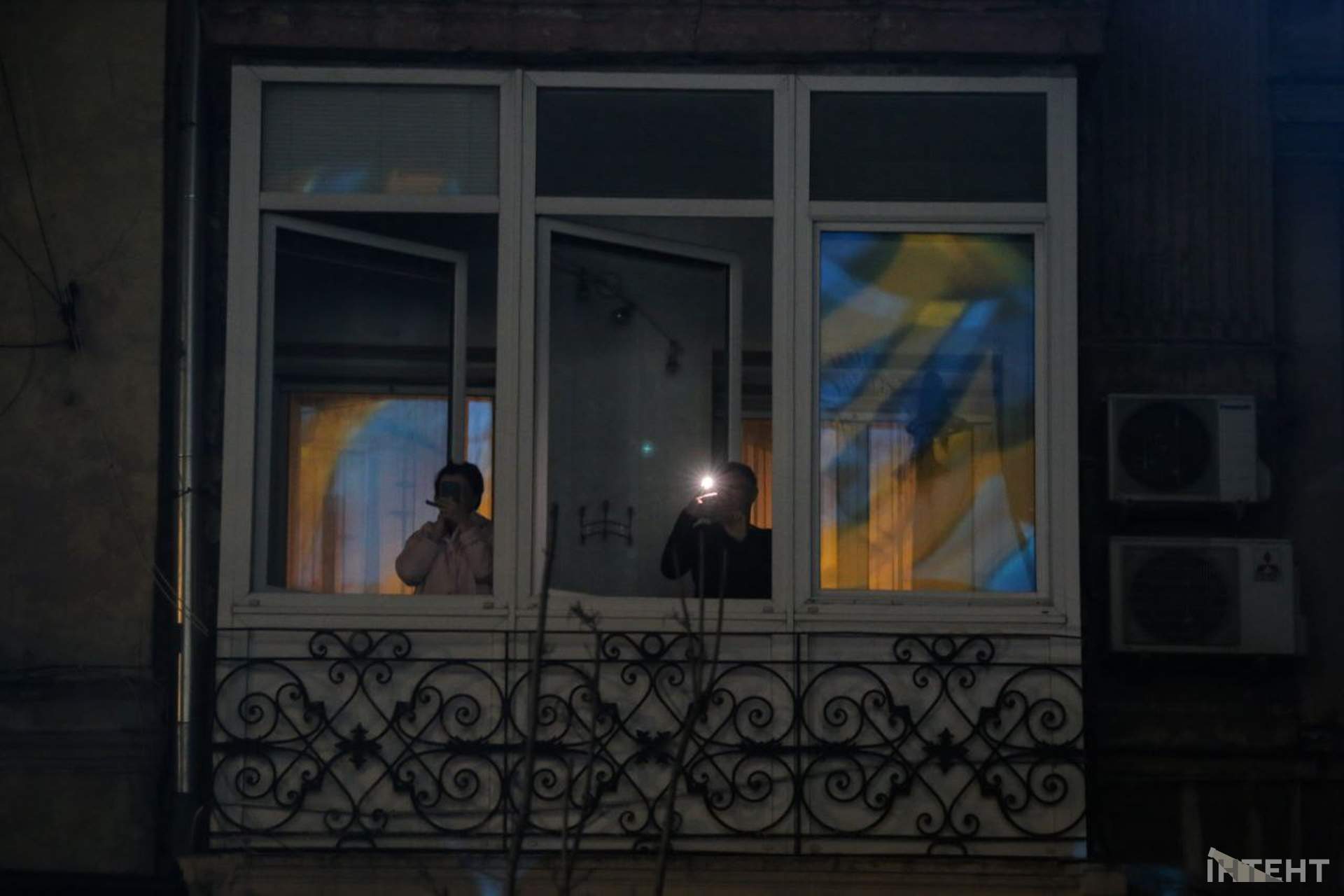 Швейцарський художник два дні поспіль розмальовує історичні будівлі в Одесі