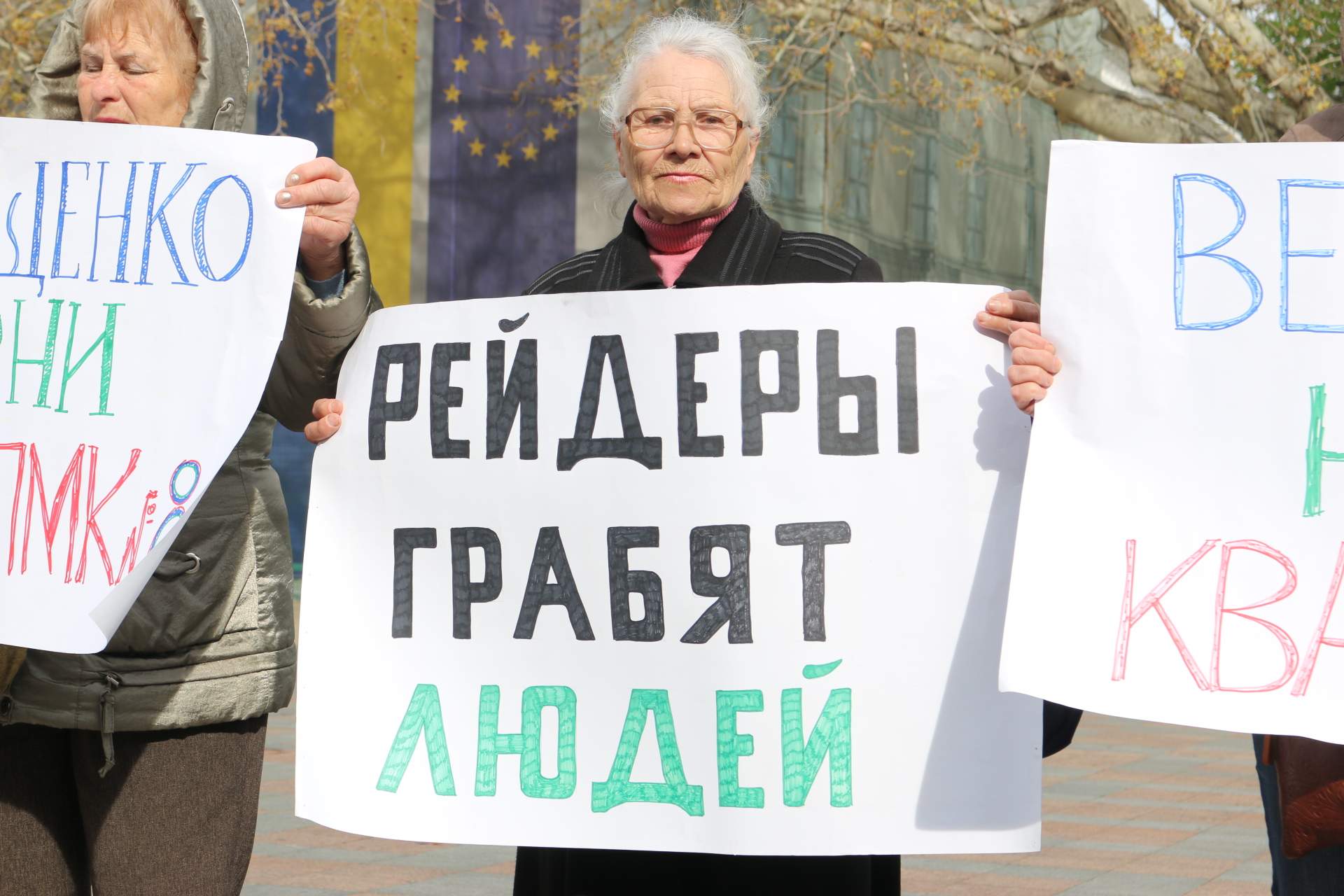Сессия Одесского горсовета: немногочисленный митинг и Ждун у стен мэрии
