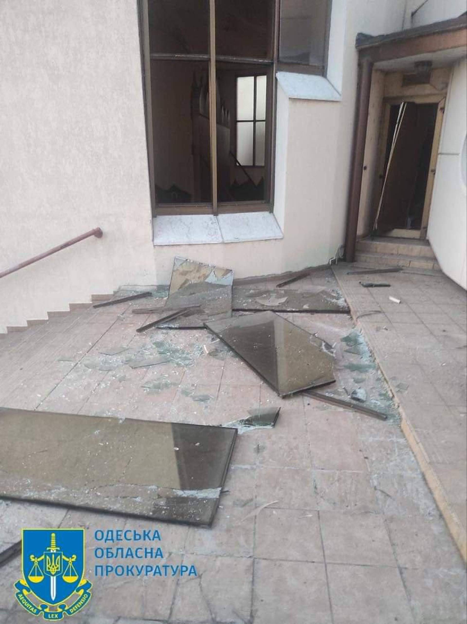 Уламки російських ракет поцілили у порт та поранили людину в Одесі