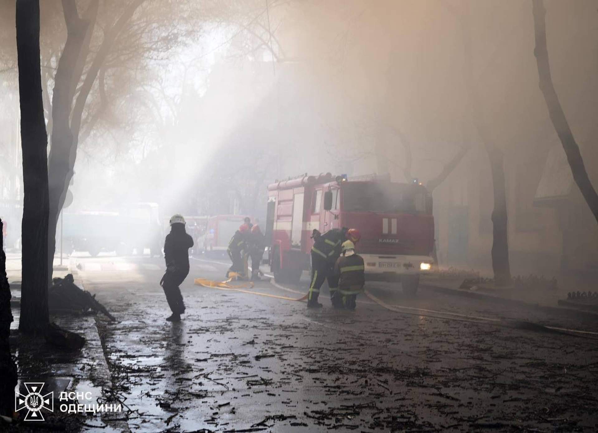 Під час гасіння пожежі в Одесі загинув рятувальник
