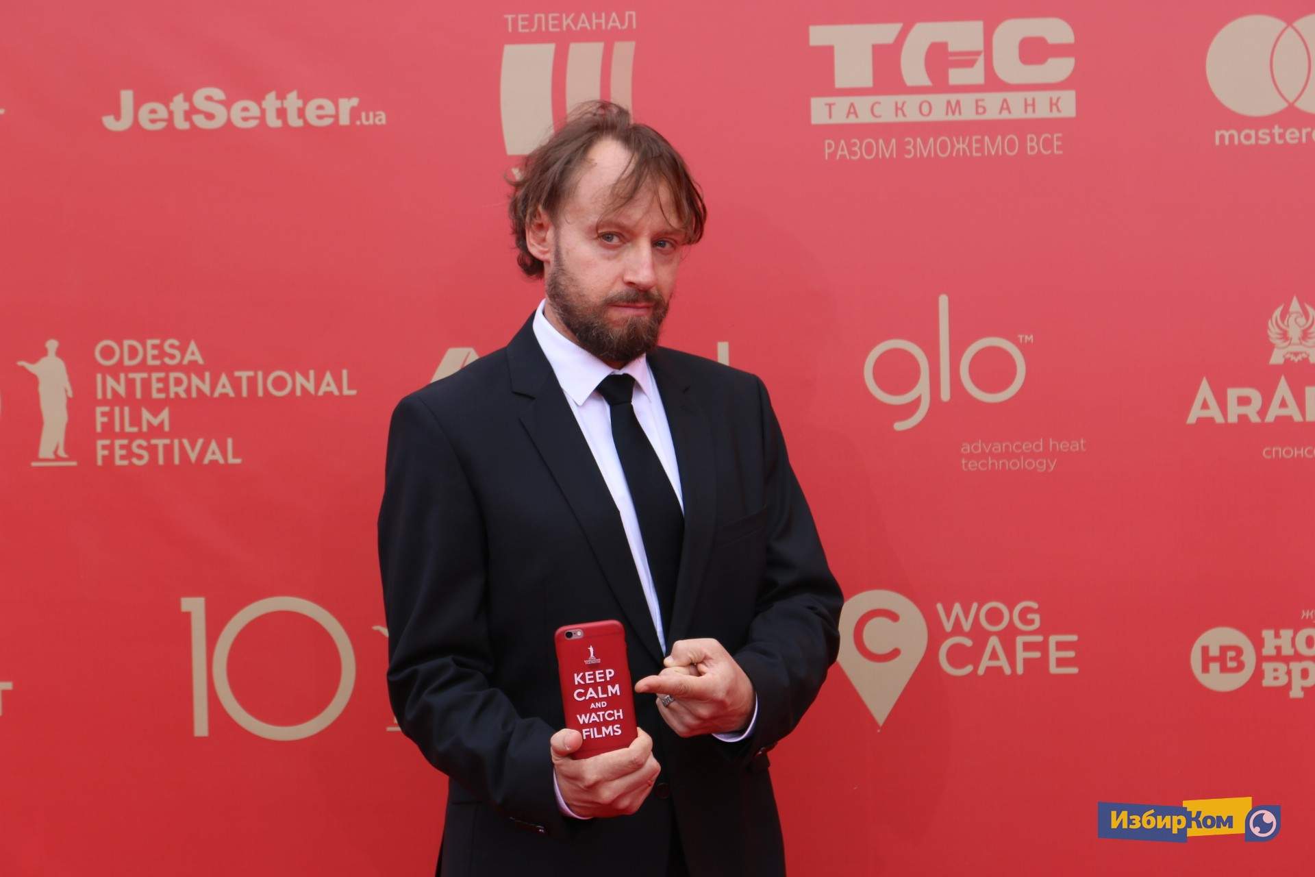 Красная дорожка кинофестиваля: Катрин Денев, Эйдан Тернер и Михаил Жванецкий