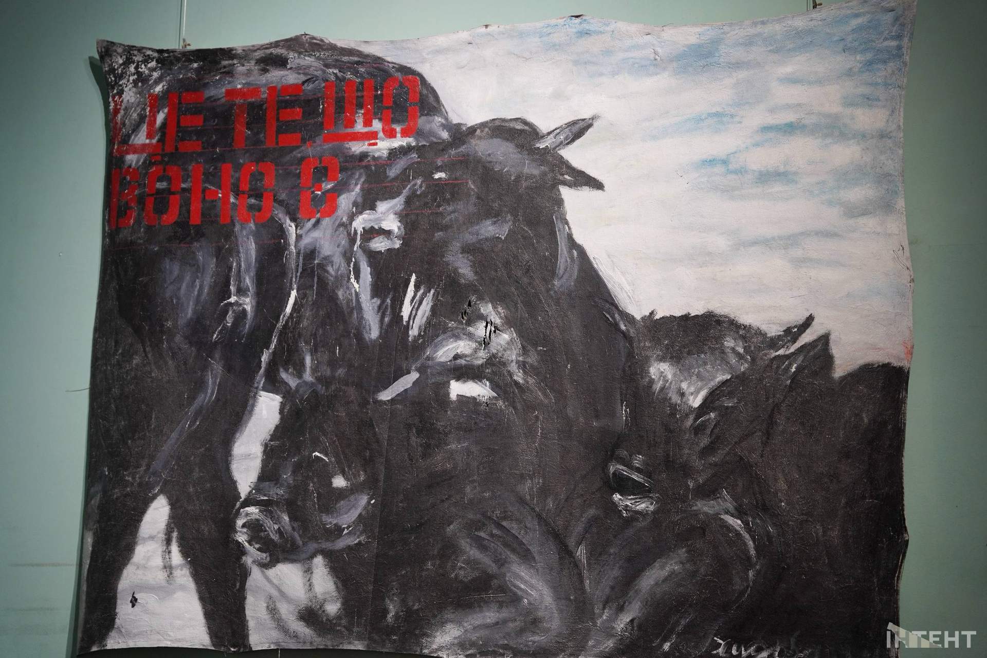 "Поміж предметів": в Одесі стартувала виставка іронічного художника