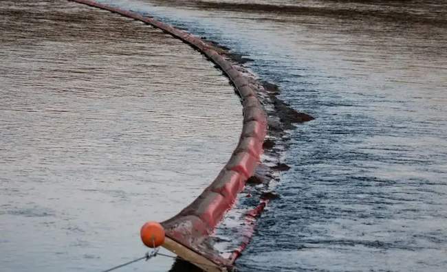 Експерти розповіли чим небезпечна нафта в Дністрі