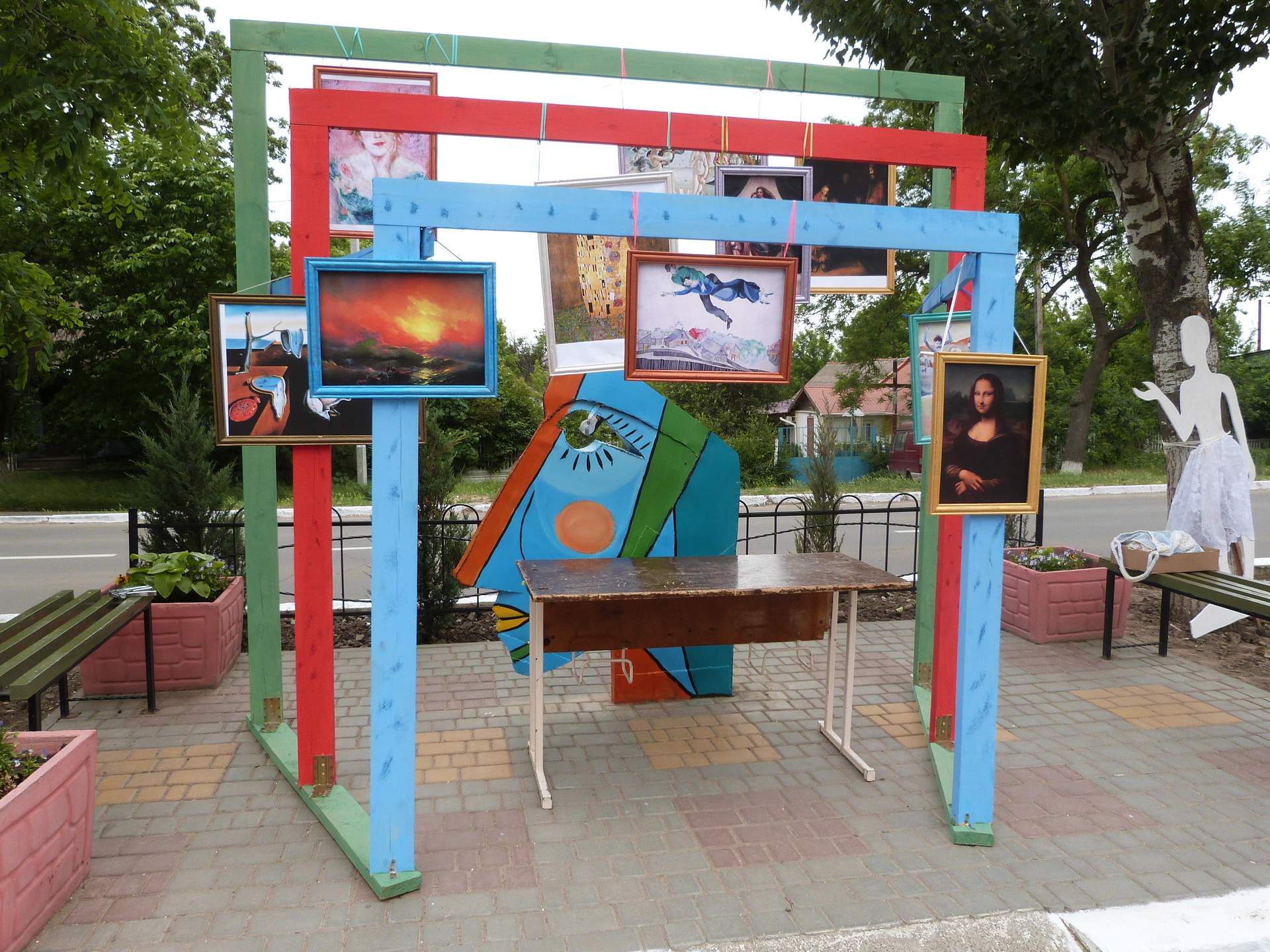 Під час фестивалю вуличного мистецтва у Доброславі відкрили металеву "перлинку"