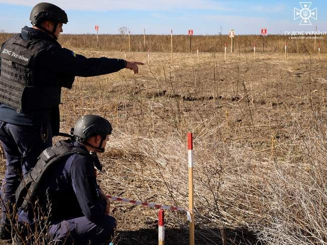 Розмінування. Фото: ДСНС України у Миколаївській області