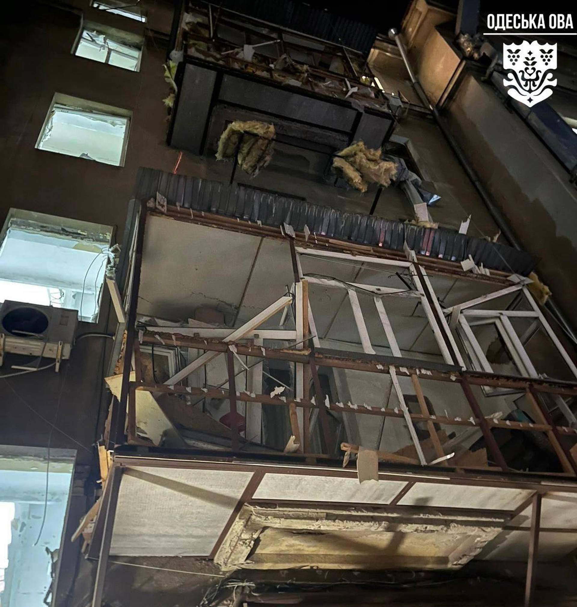 Внаслідок двох хвиль нічних атак в Одесі постраждали шість жителів