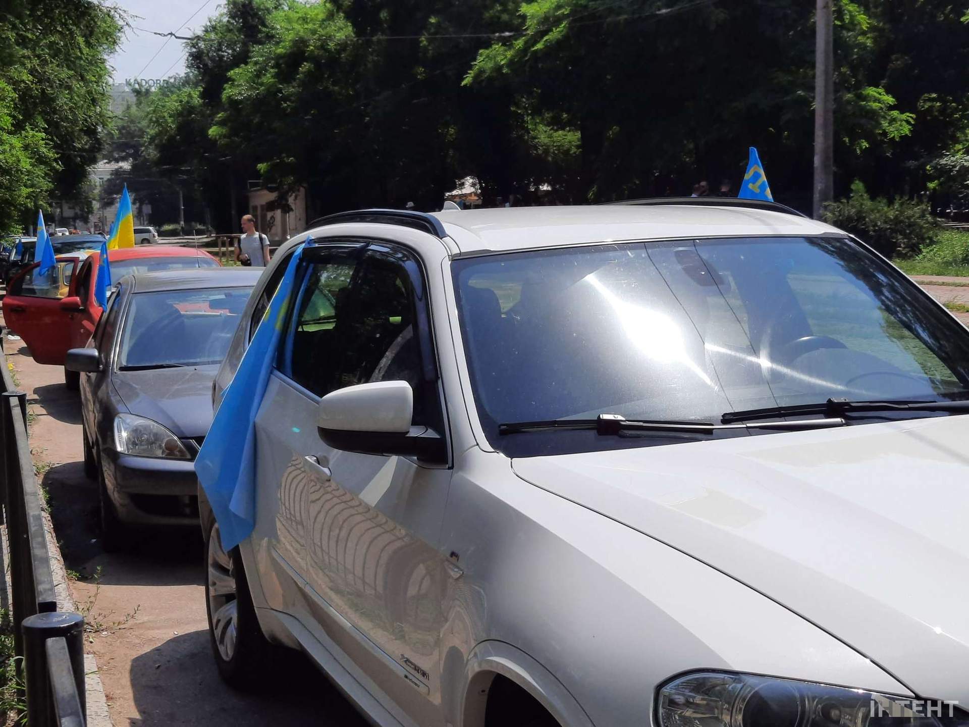 В Одесі влаштували мегамарш вишиванок та автопробіг до дня кримськотатарського прапору