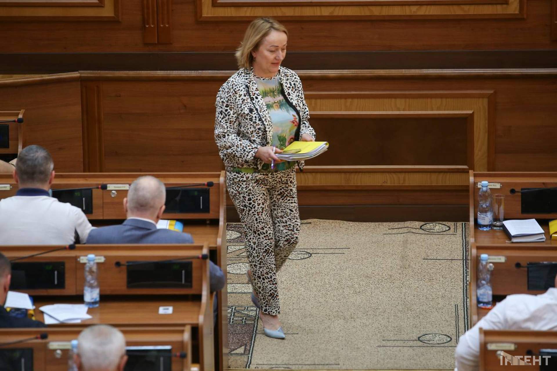 Бронювання охоронців замість медиків та підвищення зарплат: сесія Одеської облради у світлинах Інтента
