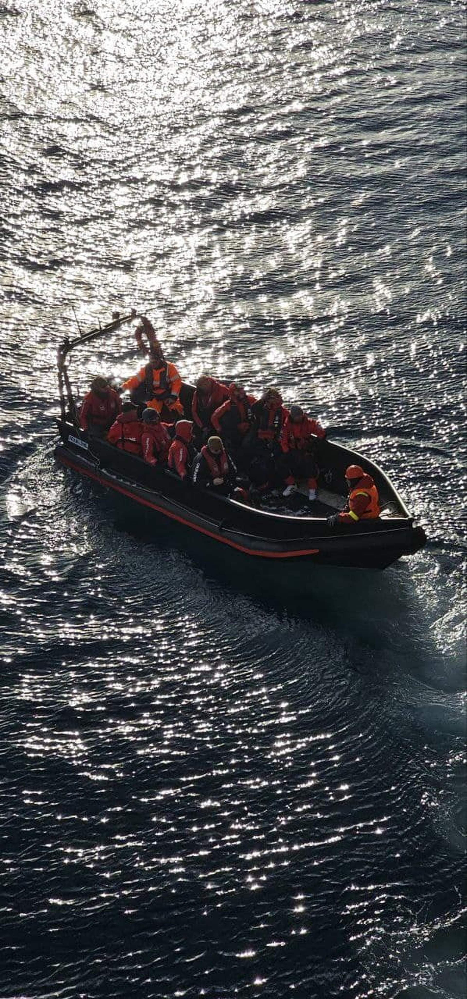 Криголам "Ноосфера" привіз нову експедицію українських полярників