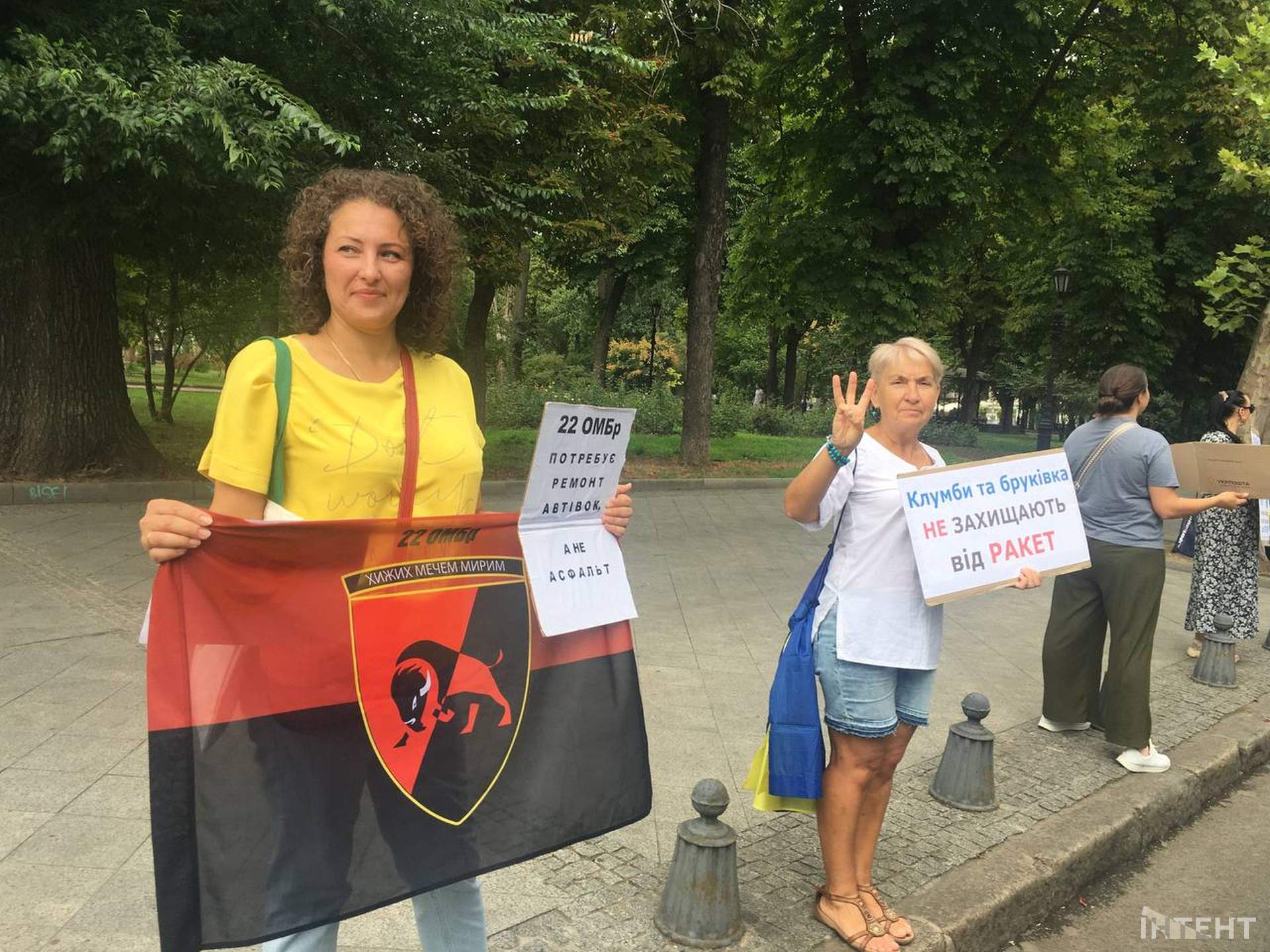 Скоро річниця: одесити продовжують вимагати від місцевої влади більше допомагати ЗСУ