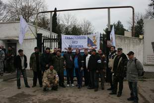 Commander of an illegal armed group in Crimea is suspected