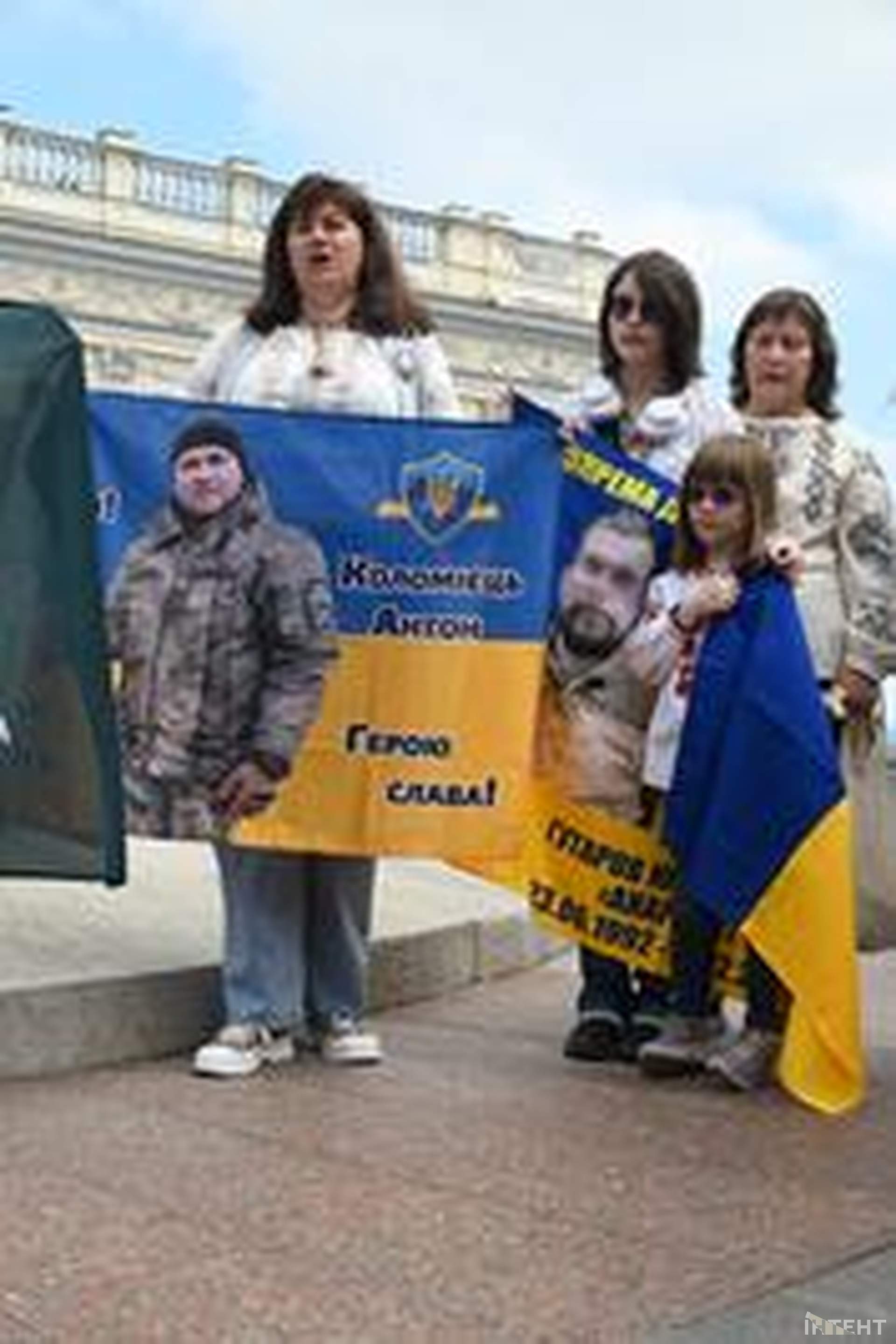 Лампадки, стрічки та хода пам’яті: в Одесі відбулася акція до Дня вишиванки