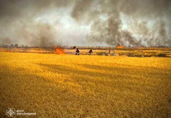 Наслідки обстрілу. Фото: ДСНС України в Херсонській області