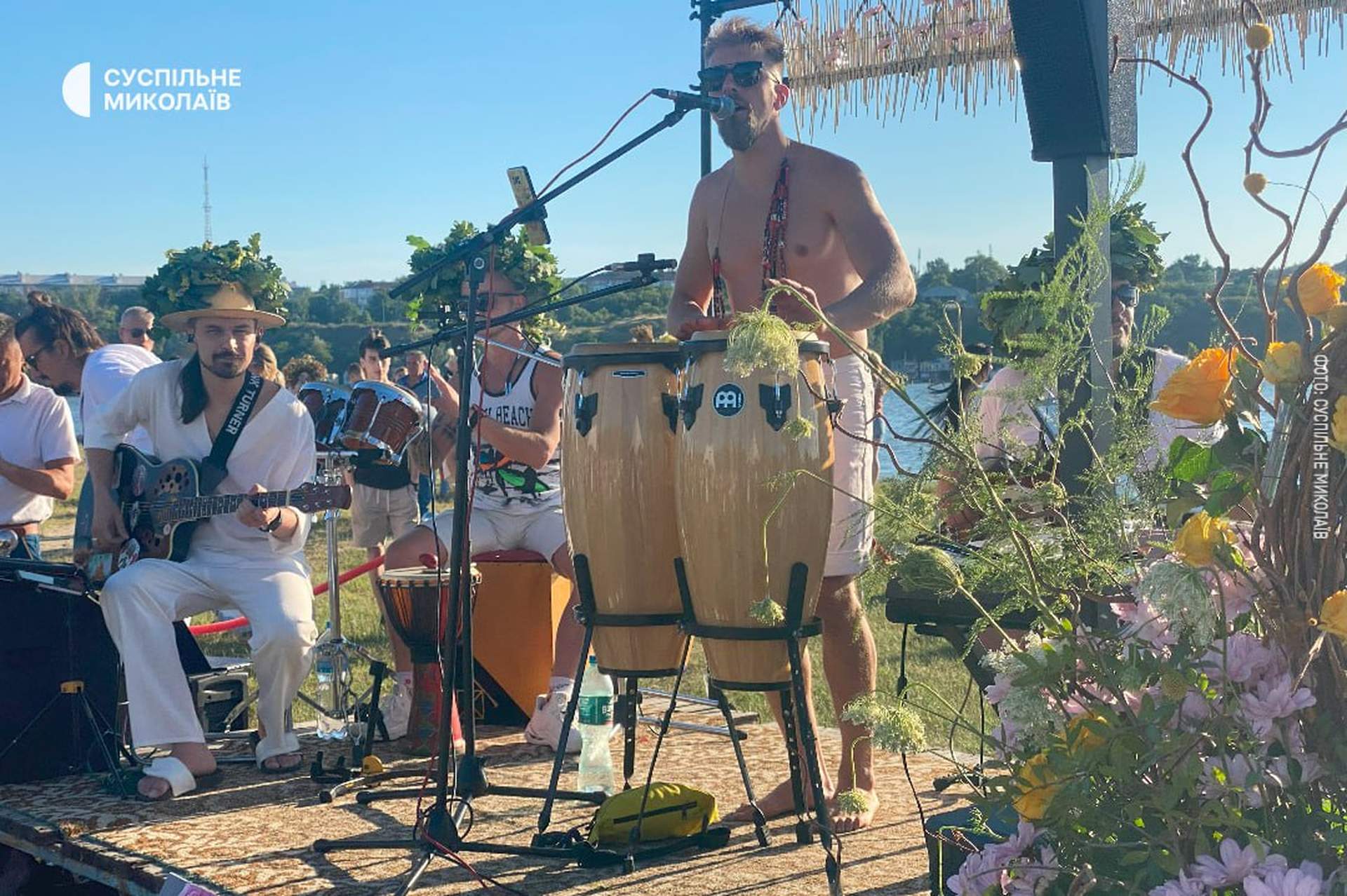 Попри війну: у Миколаєві провели фестиваль музики і квітів та  концерт до Дня ВМС України