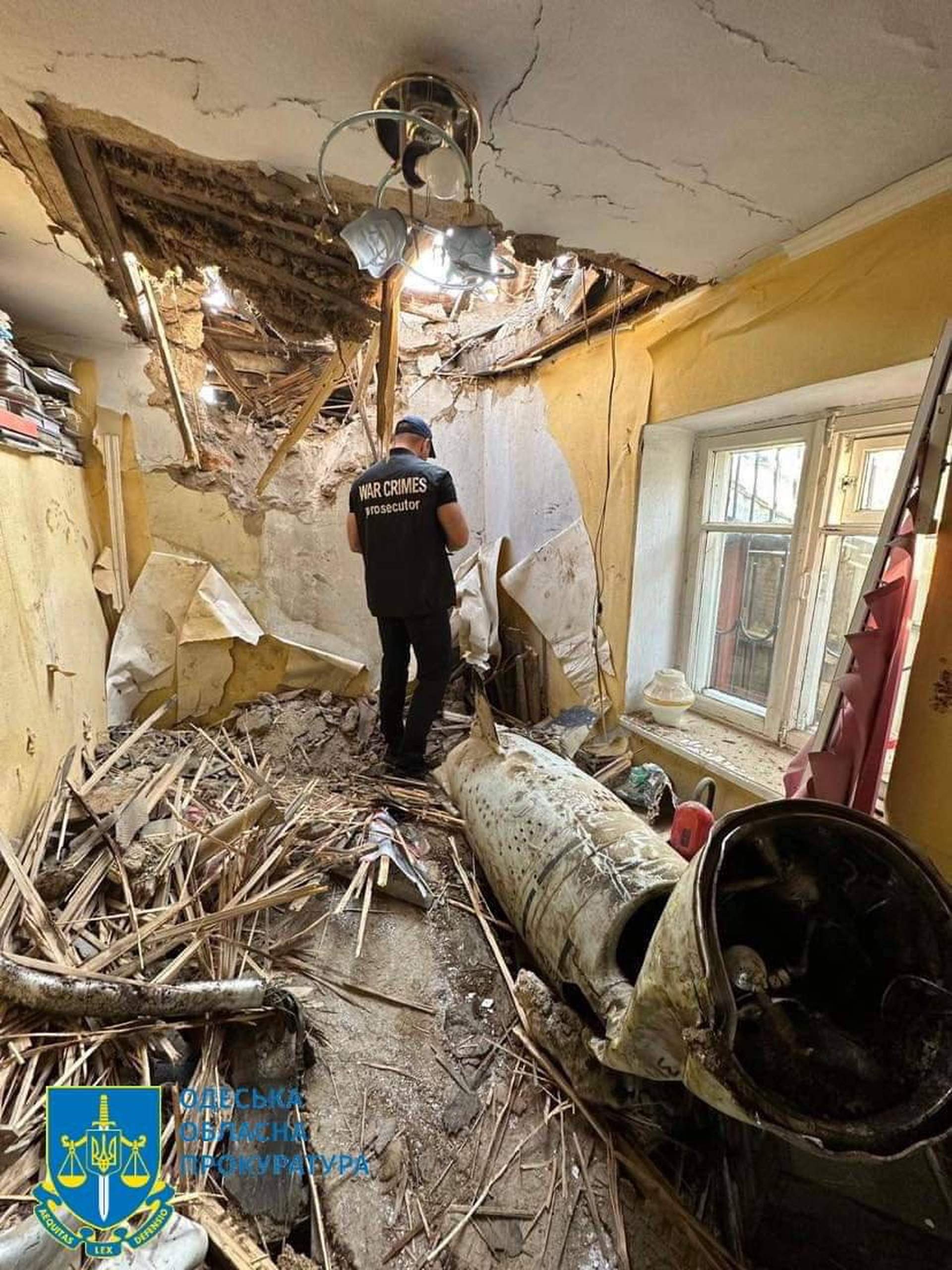 Уламки російських ракет поцілили у порт та поранили людину в Одесі