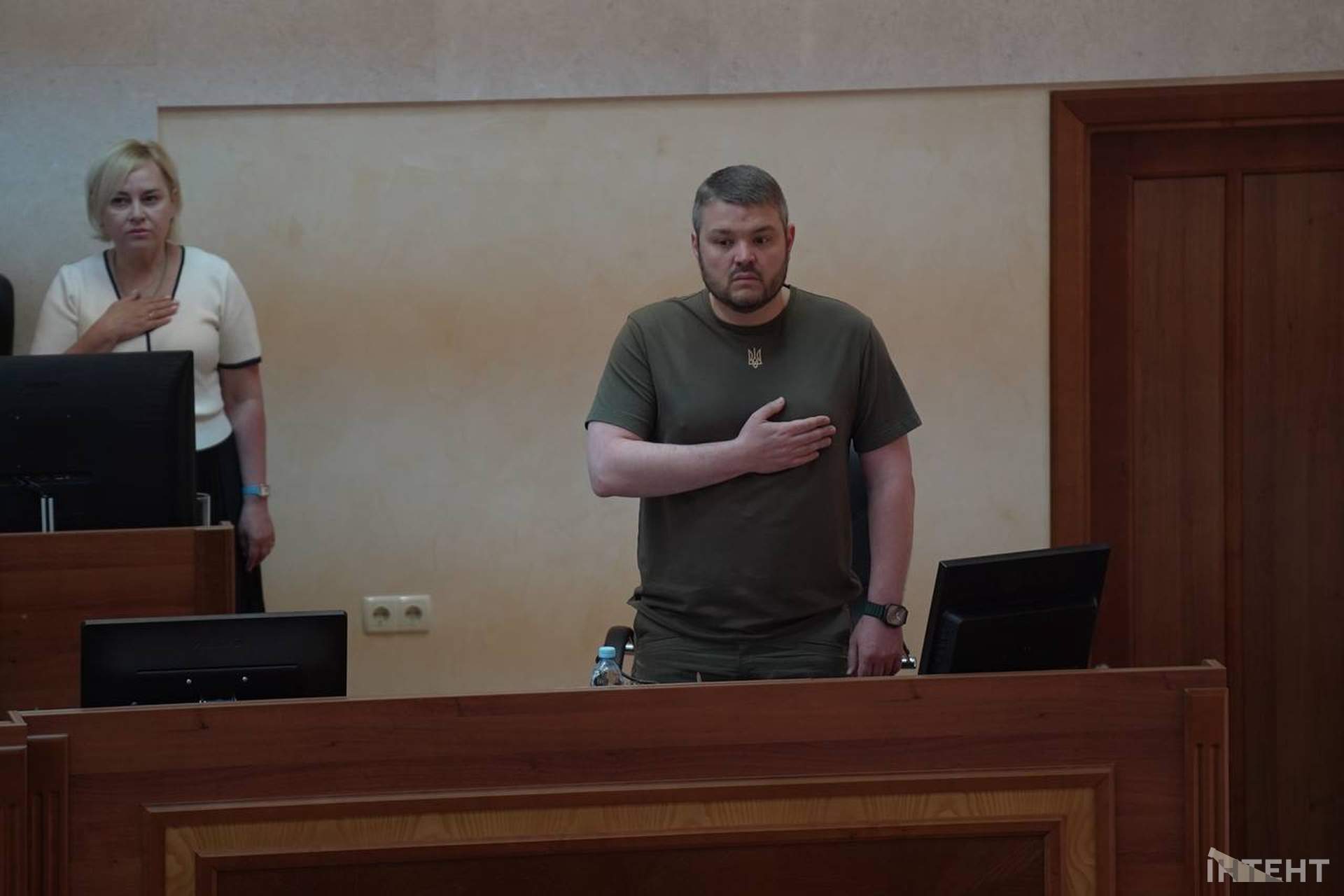 Депутатські суперечки й рокірування у світлинах Інтента