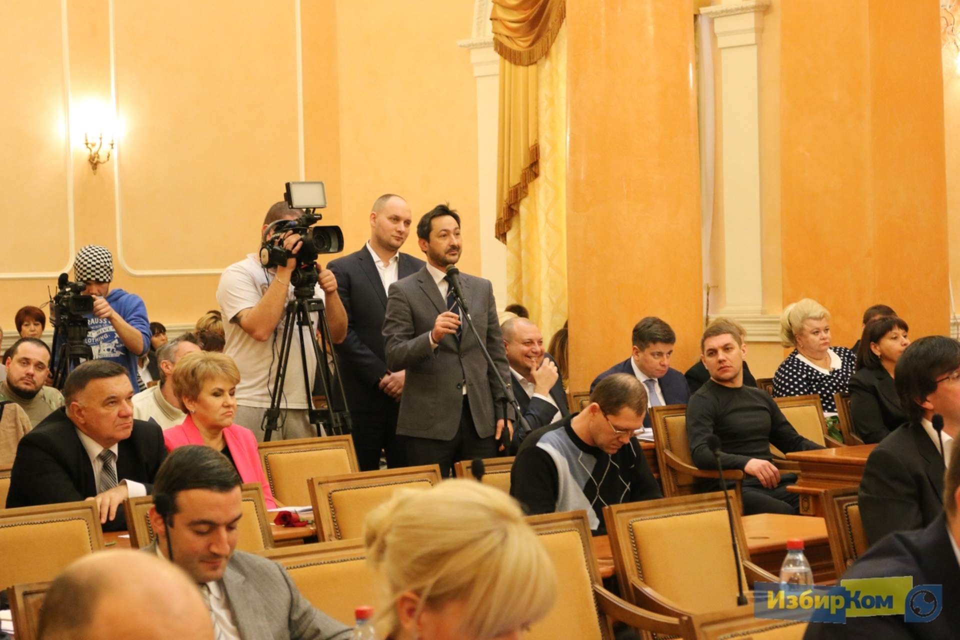 Сессия Одесского городского совета: розы депутатам и более ста вопросов повестки дня