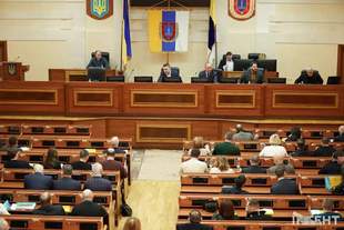 Мораторій на експорт лісу, відновлення аеропорту, міст до Румунії - питання, які розглянуть на сесії облради