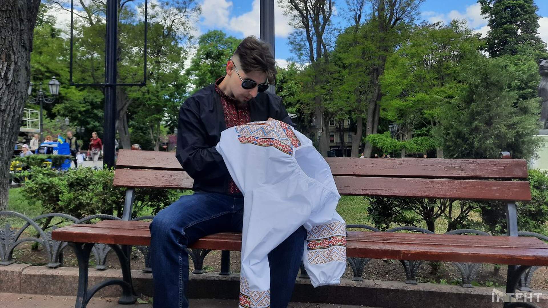 В центрі Одеси провели патріотичну акцію з нагоди Дня вишиванки