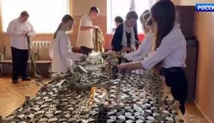 Schoolchildren in Crimea Forced to Support Russian Military Efforts