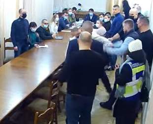 Земельна комісія Одеської міської ради засідала з бійкою та поліцією (оновлено)