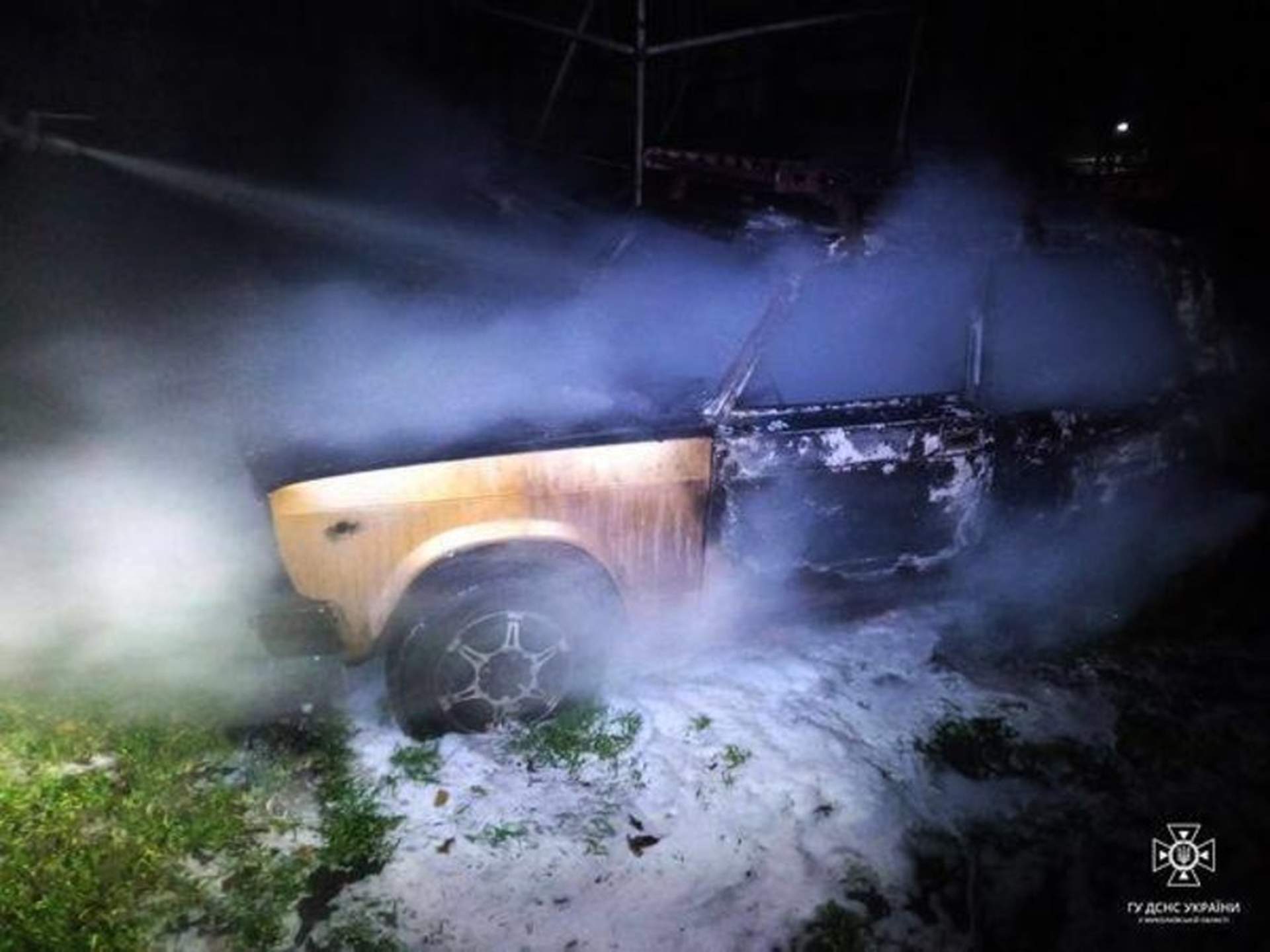 Внаслідок обстрілів в Очакові горіли автівки та житлові будинки
