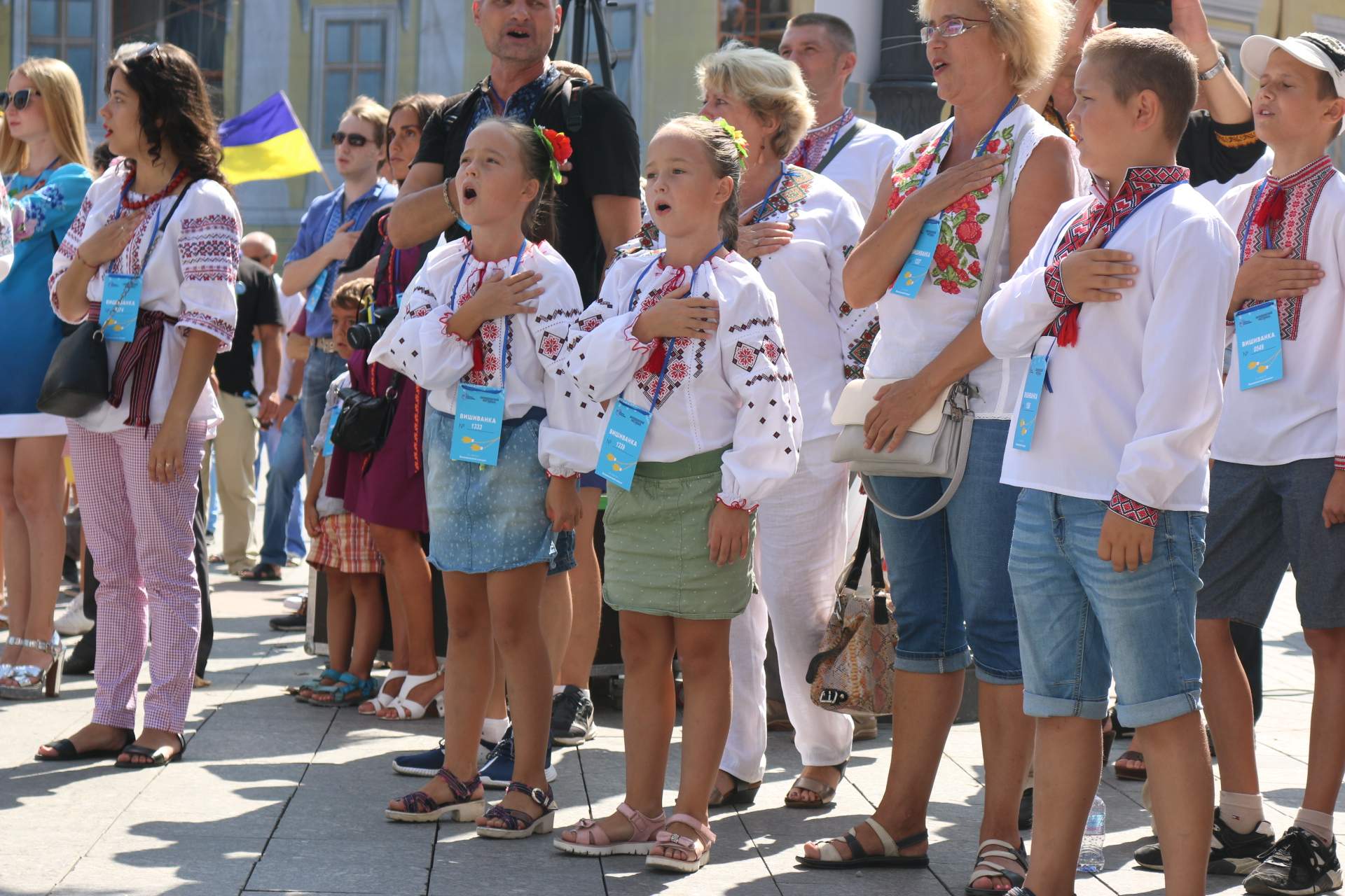 В Одесі майже дві тисячі людей у вишиванках утворили живий ланцюг