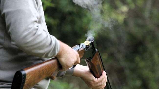 Чоловік з рушницею. ФОТО: axiom.press