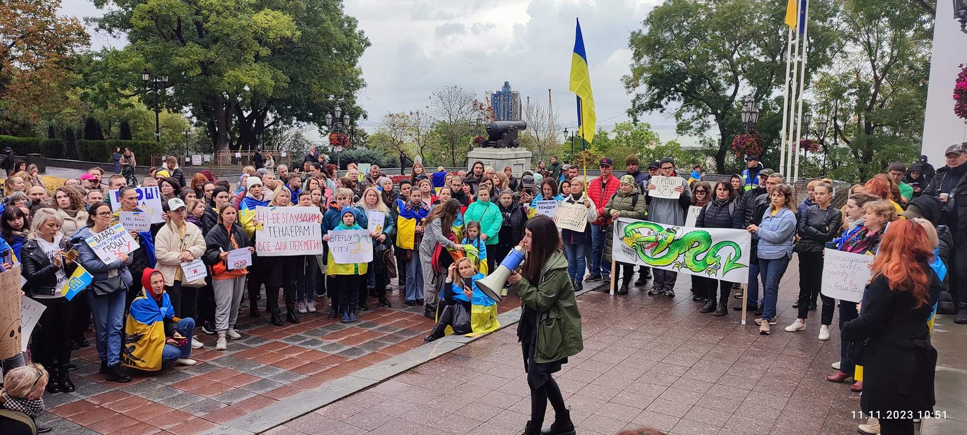 Одесити продовжили збиратися на акції проти тендерів, що не на часі