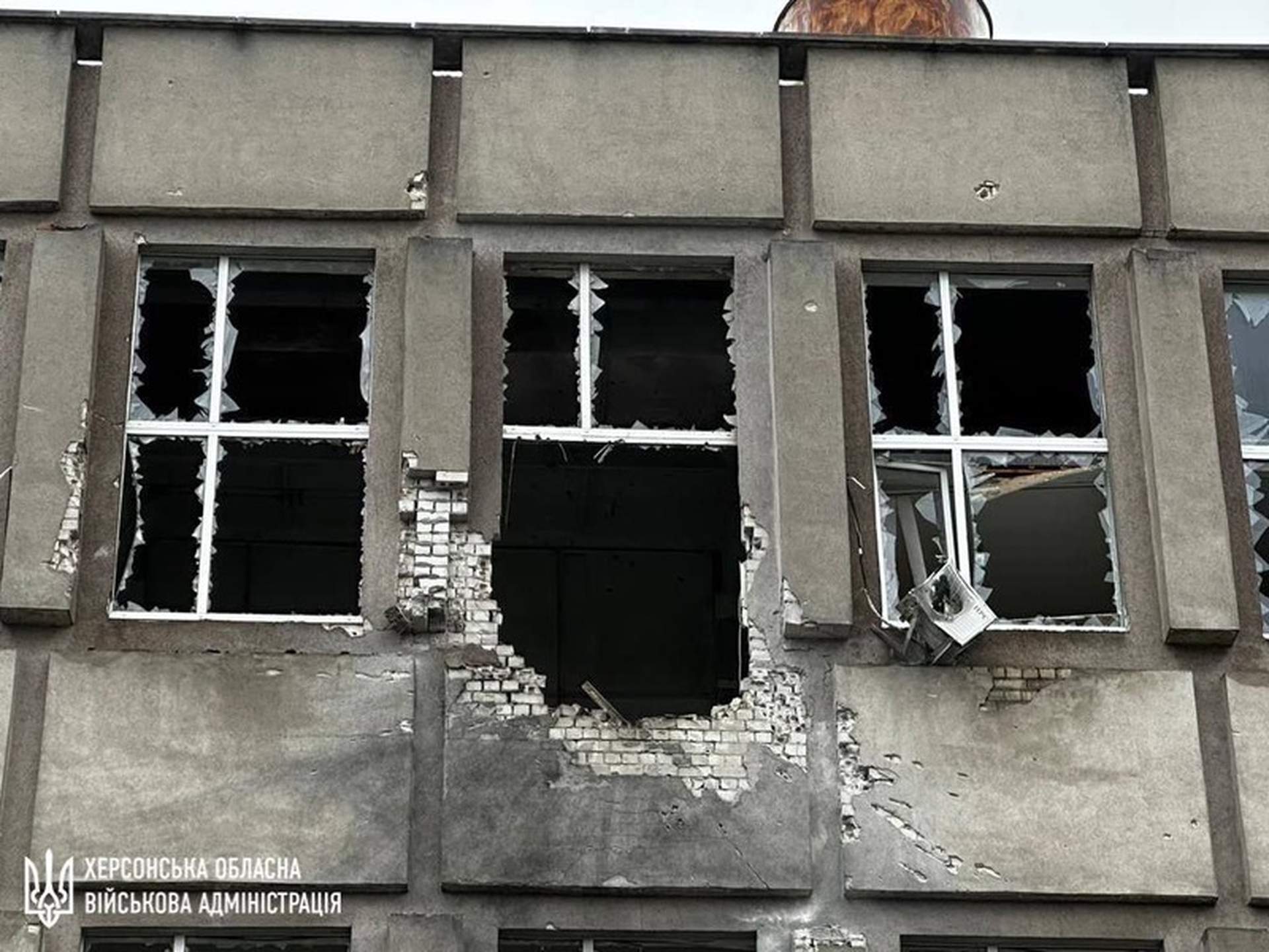 Окупанти атакували лікарню та відділення пошти у Херсоні