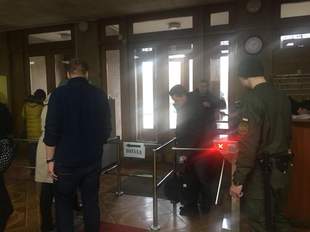 В Одесском облсовете вернули турникет, спиленный соратницей Саакашвили