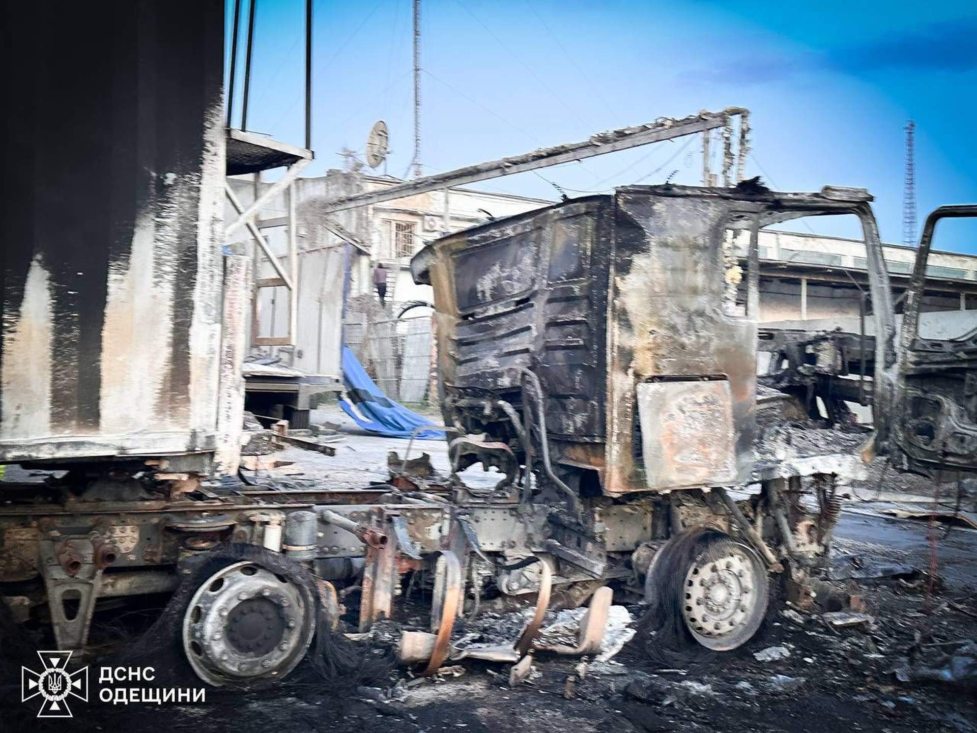 На Одещині російський дрон поцілив у резервуари з олією