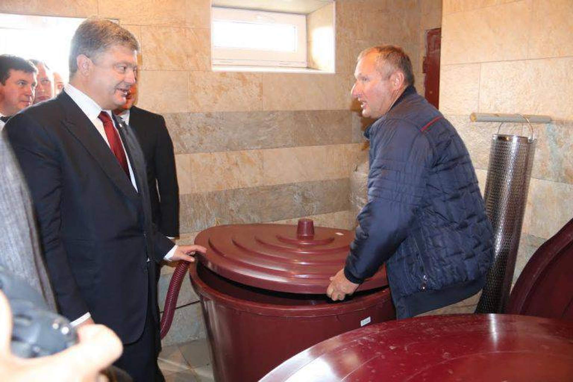 Порошенко в Одессе: трасса Одесса-Рени и "винный закон"
