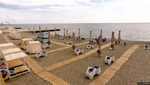 Summer season in Crimea failed: cold sea and shock prices scared off tourists