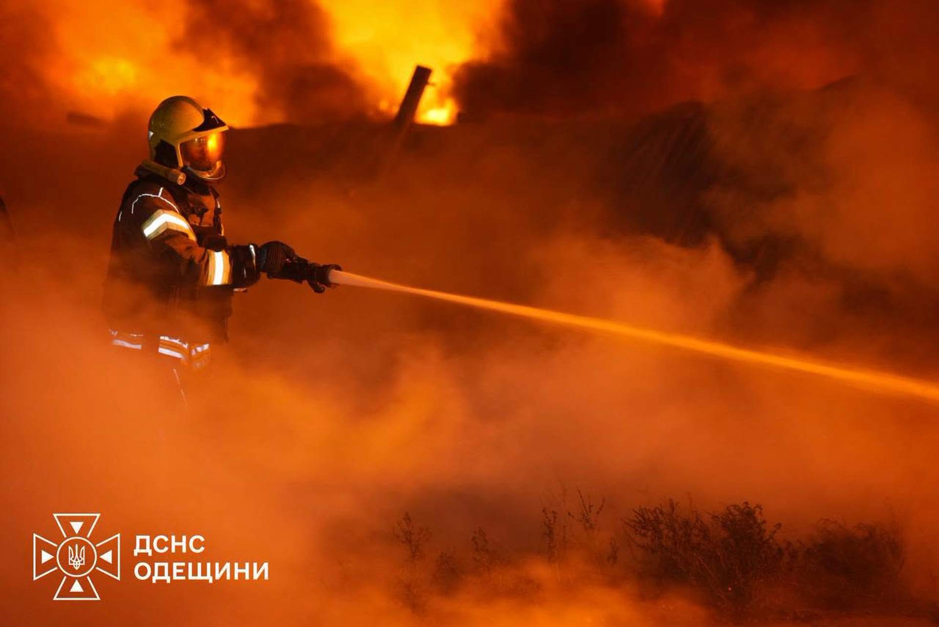 Після удару по складах біля Одеси через задимлення перевірили повітря
