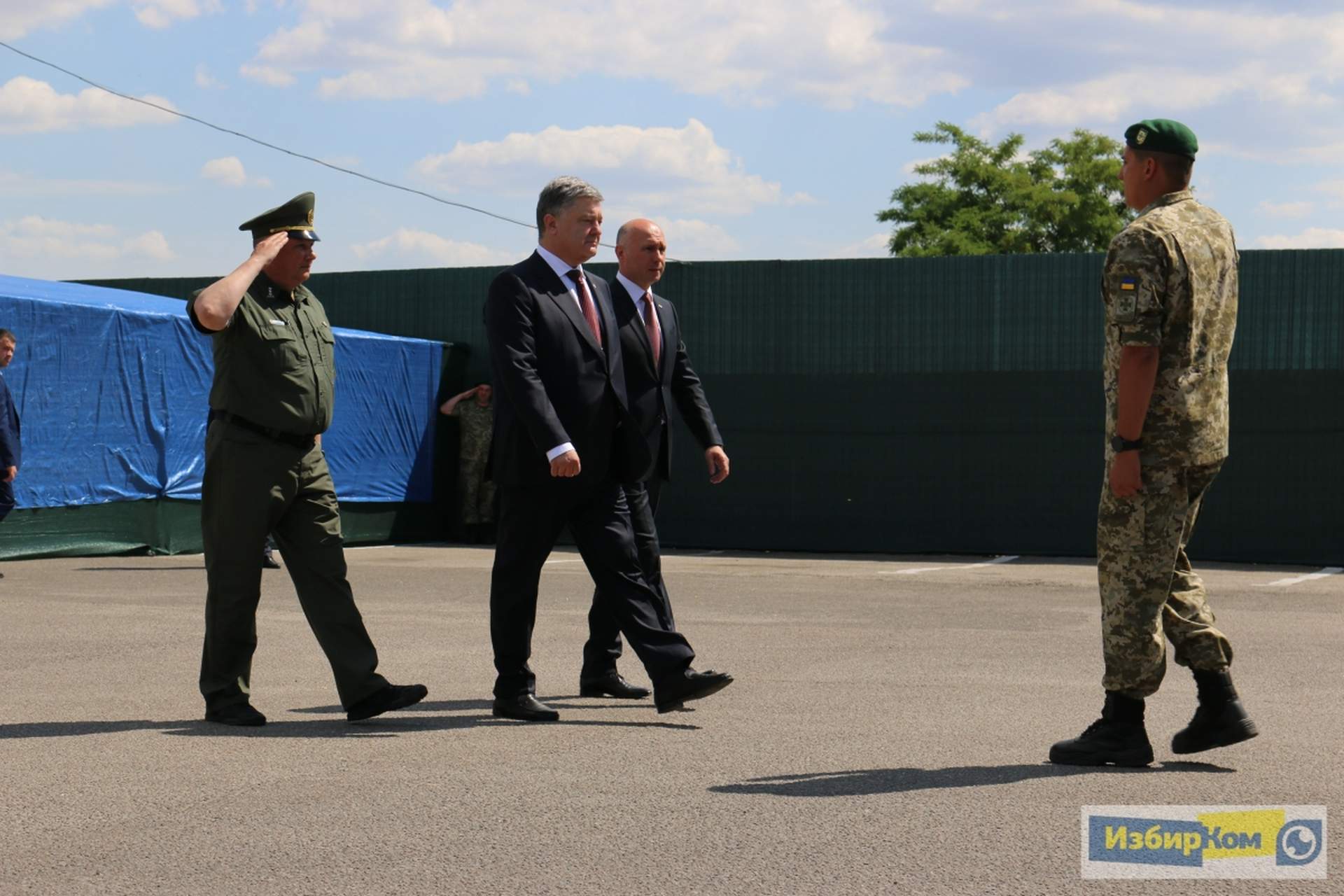 Как президент Порошенко границу открывал