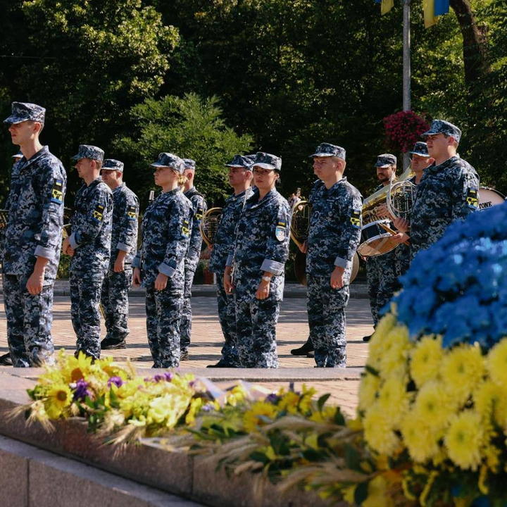 Урочисте покладання квітів до пам’ятника Т.Г.Шевченка з нагоди Дня Конституції України